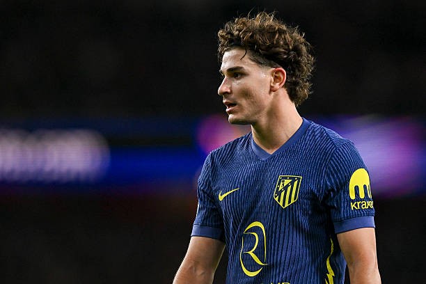 كورة استريم |رئيس أتلتيكو مدريد يوجه رسالة شديدة اللهجة لبرشلونة بشأن “العنكبوت” ألفاريز