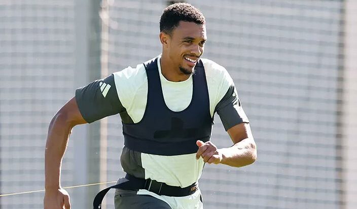 كورة استريم |تشيلسي يخطط لإعادة ألكسندر أرنولد إلى البريميرليج بطلب من روسينيور