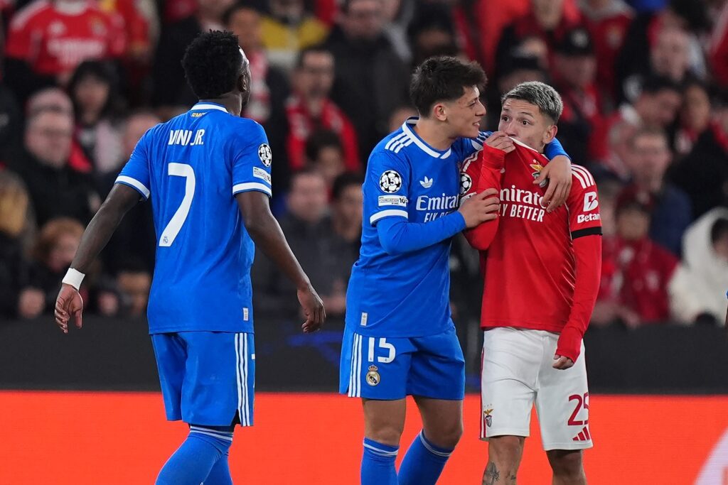 كورة استريم |“العنصريون يغطون أفواههم”.. أول تعليق من فينيسيوس بعد أحداث مباراة ريال مدريد وبنفيكا