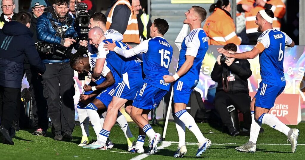 كورة استريم |قناة Macclesfield vs Brentford التلفزيونية، البث المباشر ووقت البداية | كرة القدم | رياضة