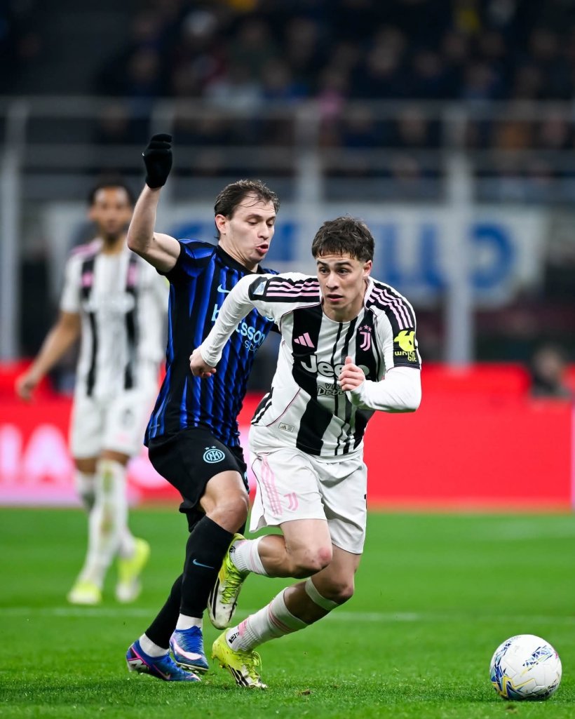 كورة استريم |كومولي غاضب على الحكم في النفق