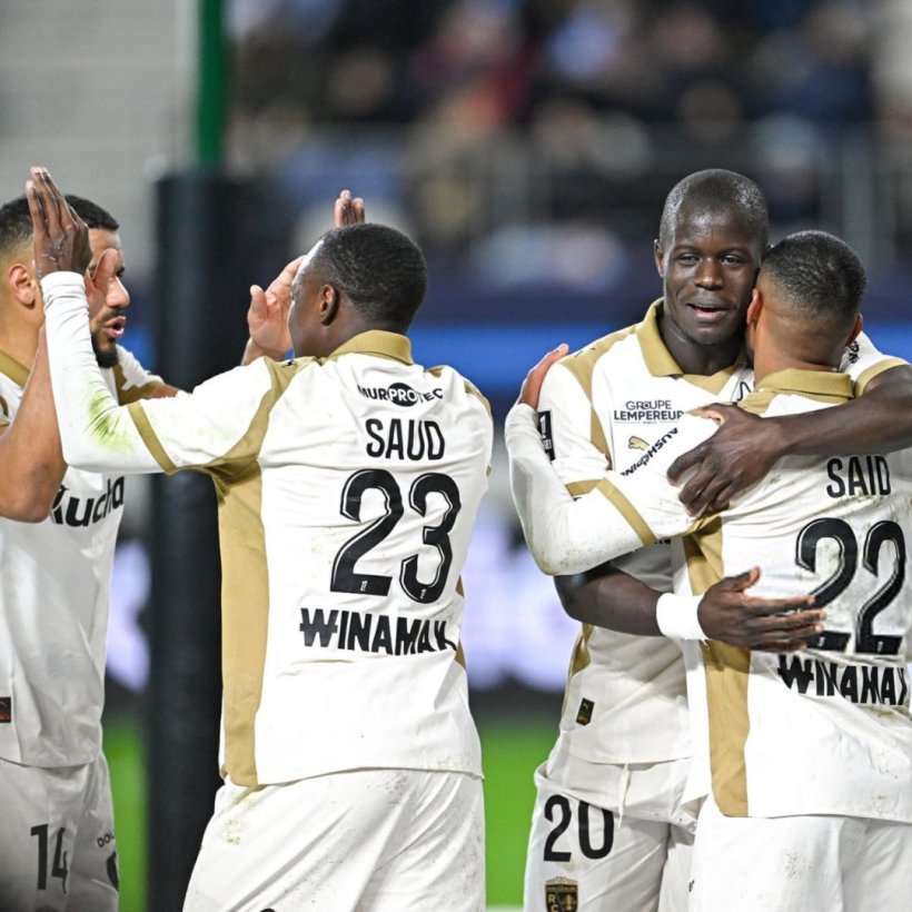 كورة استريم |لينس يهزم باريس بنتيجة 5-0 ويتصدر الدوري الفرنسي